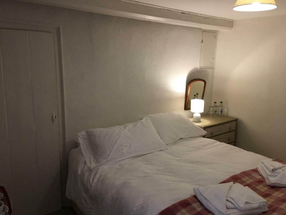 Bed and Breakfast The Scott Arms Кингстон Экстерьер фото