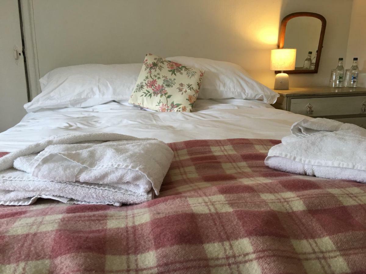 Bed and Breakfast The Scott Arms Кингстон Экстерьер фото